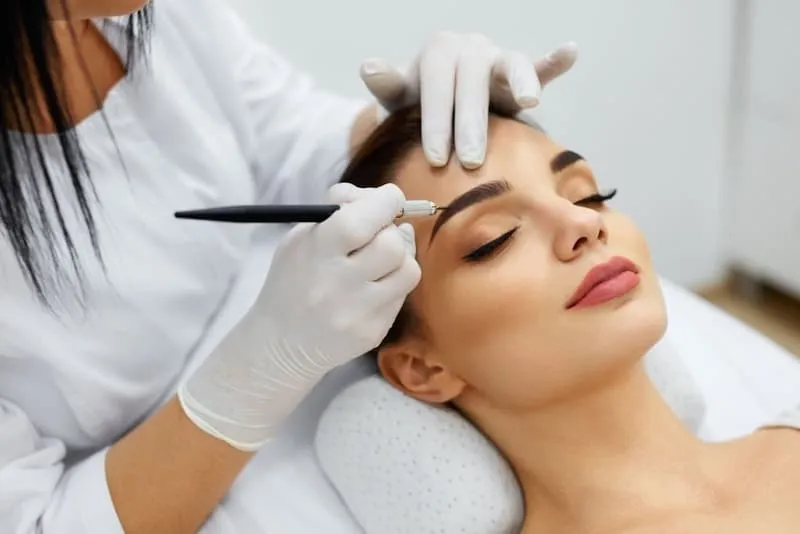 عوارض کاشت ابرو - آیا کاشت ابرو عوارض دارد؟
